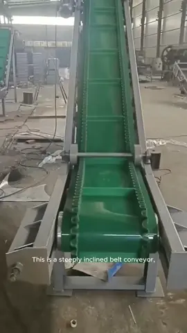 This is a steeply inclined belt conveyor, which can transport materials at an inclined angle. If you need it, we can customize and produce it. #belt conveyor #steeply inclined belt conveyor #belt conveyor #inclined conveyor #inclined belt