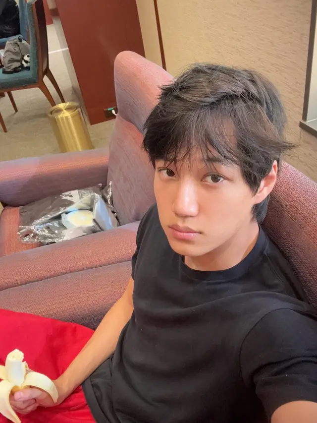 [KAI 💌💭] 250808 — Actualización de #KAI en DUB. CR KAI MÉXICO  🐻: 📸 🐻: Como plátanos todos los días. 🐻: 📸 🐻: Los como siempre que tengo hambre para hacer dieta. 🐻: Pero los como tan a menudo que son sólo un refrigerio normal. 🐻: 📸 🐻: Ojeras. @EXO #EXO #weareoneEXO #eris #exols #exol #KimJongin #Kai  cr.114message ❛ ぁ- 𝚊𝚗.𝚍𝚕𝚒𝚗 🧸 !  ִֶָ˖ #종인시 #JONGIN #종인