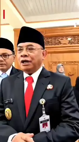 Aksi Bupati Pati menantang warganya Bupati Pati, Sudewo, meminta maaf terkait ucapannya yang terkesan menantang massa untuk berdatangan berdemonstrasi menolak kebijakan kenaikan PBB 250 persen. Detikcom/Dian Utoro Aji Jakarta, CNN Indonesia -- Bupati Pati, Sudewo, meminta maaf terkait ucapannya yang terkesan menantang massa untuk berdatangan berdemonstrasi menolak kebijakan kenaikan Pajak Bumi dan Bangunan (PBB-P2) hingga 250 persen. Dia menegaskan tak bermaksud menantang massa. 