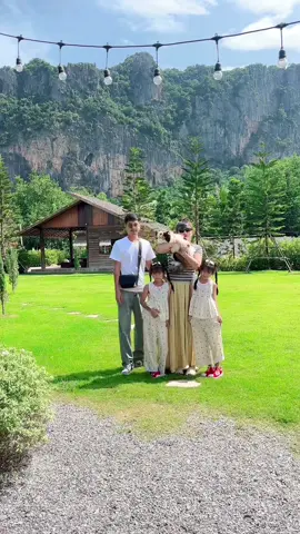 Love you #family #พาลูกเที่ยว #ครอบครัว #ธรรมชาติบําบัด #ภูผาม่าน #phupaman #น้องแฝด 