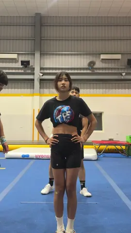 第一次練後手翻上，常出現意外 FLYER  @lkkc9____annie  #cheer #cheerleading #cheerleaders #fancheer #cheerathletics #cheerup #競技啦啦隊     