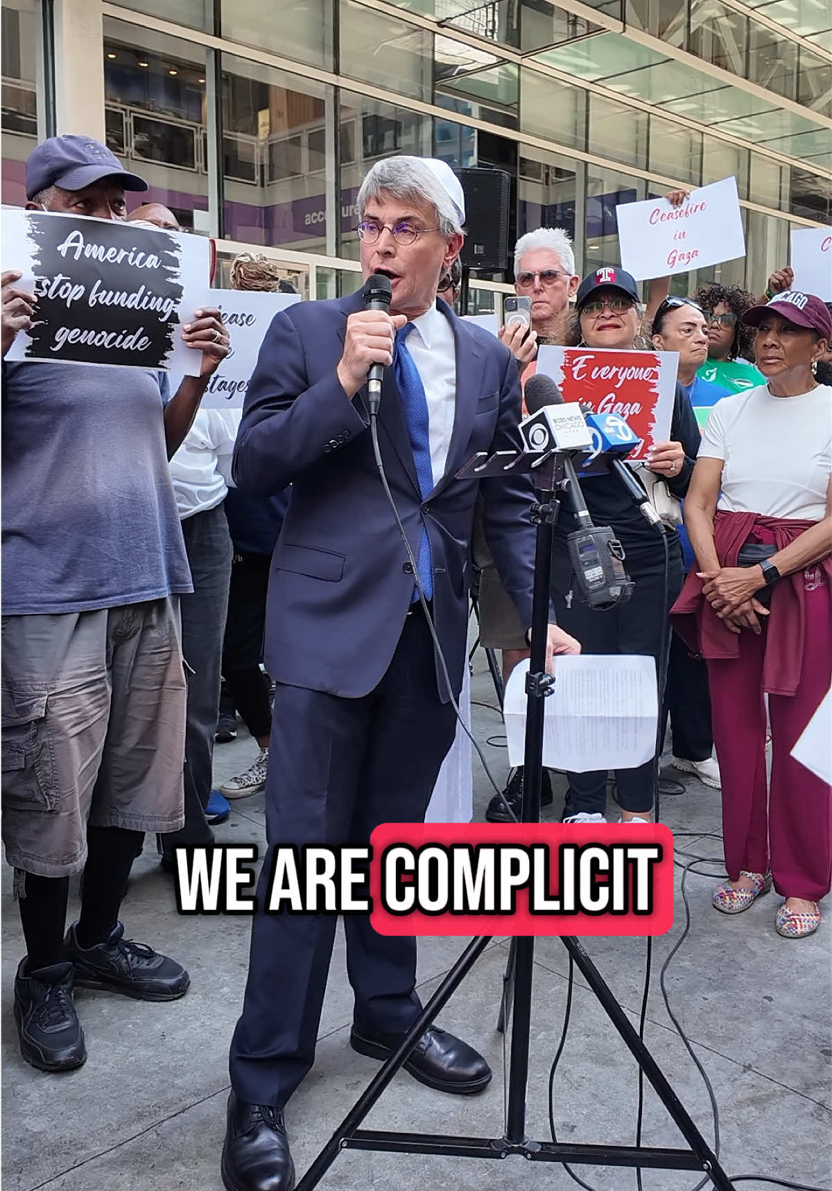 Chicago Attorney Al Hofeld Jr.  “my conscience compels me to speak… I cannot be silent because before I am a Jew, I am a human being, I am mercy, I am compassion” August 7, 2025 #gaza #famine #freepalestine🇵🇸❤️  Protest organizer: Fr Michael Pfleger and the Catholic Faith Community at St Sabina Chicago 