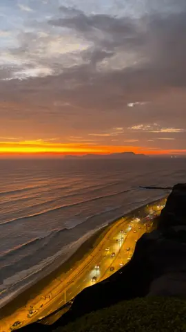 Peru. Lima. Miraflores. #peru #lima #sunset #atardecer #ocean 