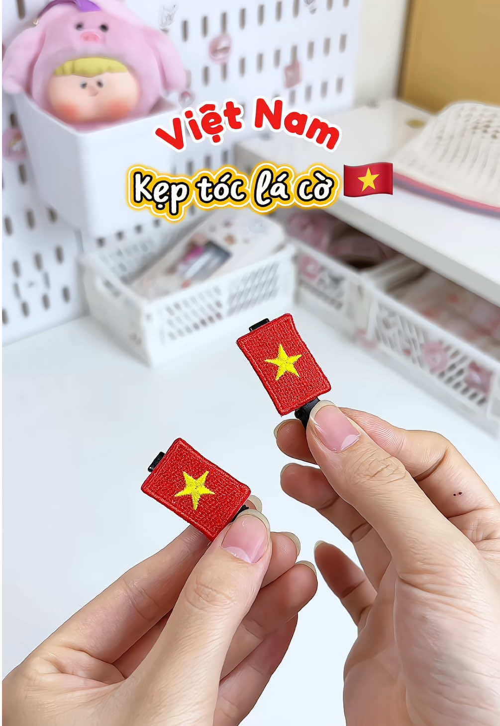Phụ kiện kẹp tóc cờ đỏ sao vàng 🇻🇳 cho. Các bà nè #keptoccodosaovang #phukienkeptoc 