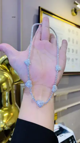 Mẫu dây chuyền thiết kế 5 hình ❤️ đính full kim cương thiên nhiên rất là sang trọng 💎 #tâmluxury #nocnhatamluxury #chungeovi #daychuyenkimcuong #kimcuongthiennhien 