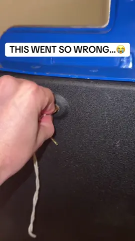 HOW DO I FIX THE SLOT MACHINE!? 🎰😭 #foryoupage #fyp #foryou #gambling #slotmachineguy #viral #satisfying #antique #oops 
