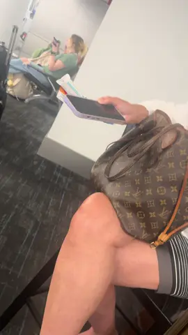 #nc #northcarolina #fyppppppppppppppppppppppp #domwitdacane #drunk #airport #jet2holidays #wthelly #femsoftiktok🏳️‍🌈 #studsoftiktok #omg #goviral #viral 