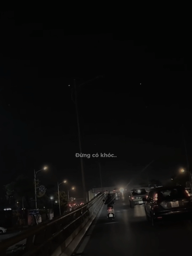 Sao em lại oà lên khóc..?#chillnhevn #tamtrang #music #tiktokawardsvn2023 #nhachaymoingay #xuhuong #LearnOnTikTok 
