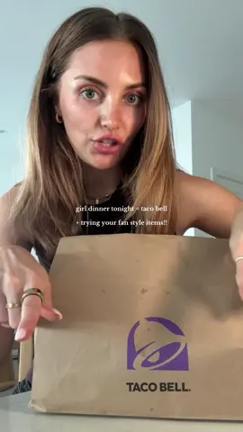 Girl dinner with @tacobell !!! Try the Fan Style item feature on their app and let me know what you get 😍 #tacobellpartner tysm @__Justjuliathings, @Alexandria_wri &  @annietwohy