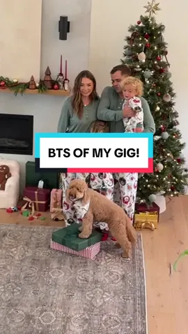 Oh u know, just spending pretend christmas with my pretend family 🎄 can you guess how many bandanas I wore today!? #dogsoftiktok #dogtok #goldendoodle #cutedogs #puppies #pettalent #animalactor #dogactor #dogmodel #minigoldendoodle #losangeles #dogsoflosangeles #dogsoflasvegas #bts #behindthescenes 
