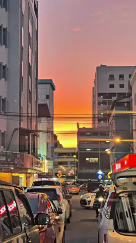 Taken from gaya street Kota kinabalu. #CapCut #sunset #fyp #xybca #kotakinabalu #tiktokmalaysia 