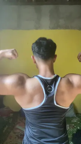 Buat yang mau olahraga tapi pengen keliatan tetep kece, ada singlet dari @Flexzone udah nyaman, di pake bikin kalian tambah ganteng guys #fyp #foryou #outfit #gym 