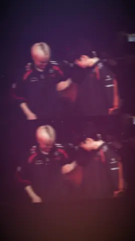 cốt gì mà chụp hình với nhau toàn là trái tim :V #oner #zeus #on2eus #onerzeus #t1 #lck #lol #fyp #xh #CapCut