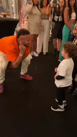 Neymar, Valentin e a dança do pombo 😂😂❤️ #neymar #neymarjr 