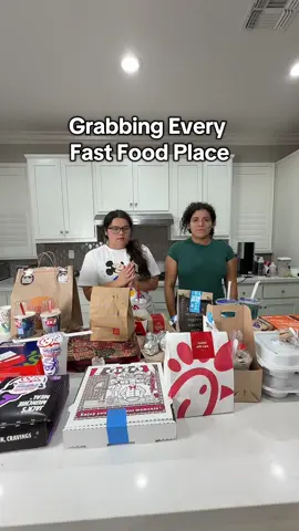 Grabbing Every Fast Food! #doordash #McDonalds #Chilis #tacobell #Wendys #Dominos #Subway #Dunkin #PizzaHut #Chipotle #Sonic #Arbys #LittleCesars #DairyQueen #chickfila #Jackinthebox #pandaexpress #Popeyes #izzyandmary #lifewithbrothers
