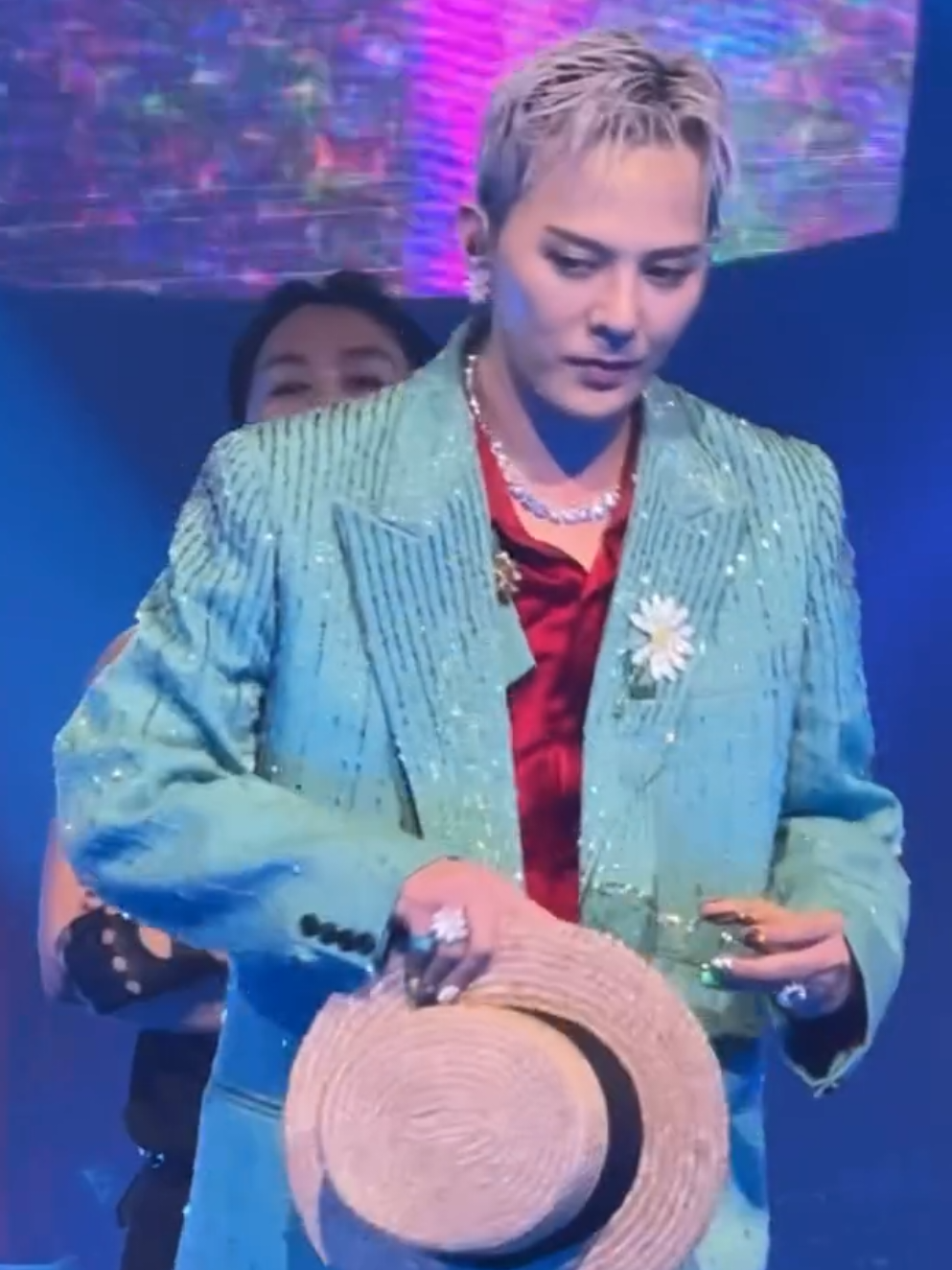 Too Bad dance break 🕺🐉👑🤍🔥 Übermensch in HONGKONG Day 1 Ctto #gdragon #gdragonbigbang #kwonjiyong #jiyong #peaceminusone #bigbang #fyp 