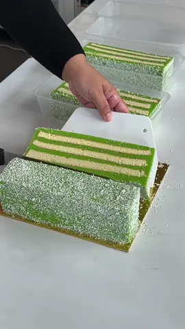 Esok available pandan layer #fyp #fypシ゚ #layercake #trending #makananviral 