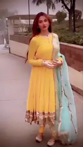 💛💛 #fizaaalik #foryoupage #foryou #trendingvideo #viral_video #onemillionaudition 