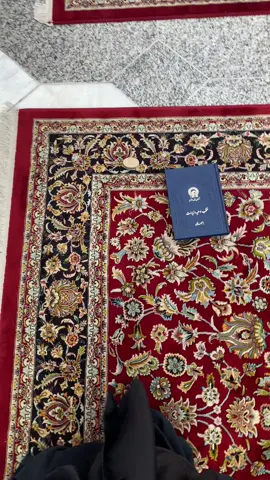 ثلاثُ سنينِ والقلبُ اكتوى نارًا بلا سكنِ وكلُّ الليلِ أسهَرُهُ… على ذكراكَ يا حسنِ دعوتُكَ والدموعُ تجُرُّ من قلبي ندى الألمِ وناجيتُ الرجا فيكَ… وأنتَ الدفءُ في الظُّلَمِ أيا مَن لا يُخيِّبُ من أتاكَ بقلبهِ الوَجِلِ سقيتَ الروحَ من كرمٍ… فزالَ الهمُّ والعللِ أتيتُكَ والحنايا من لهيبِ البُعدِ محترقهْ فأنختُ الرأسَ في حرمٍ… به الأرواحُ مُشرَقهْ أيا نورًا بقلبي لا يُفارقهُ مدى الزّمنِ🤍 #لايك__explore___ #ياعلي_ابن_موسى_الرضا #انيس_النفوس #امام_رضا 