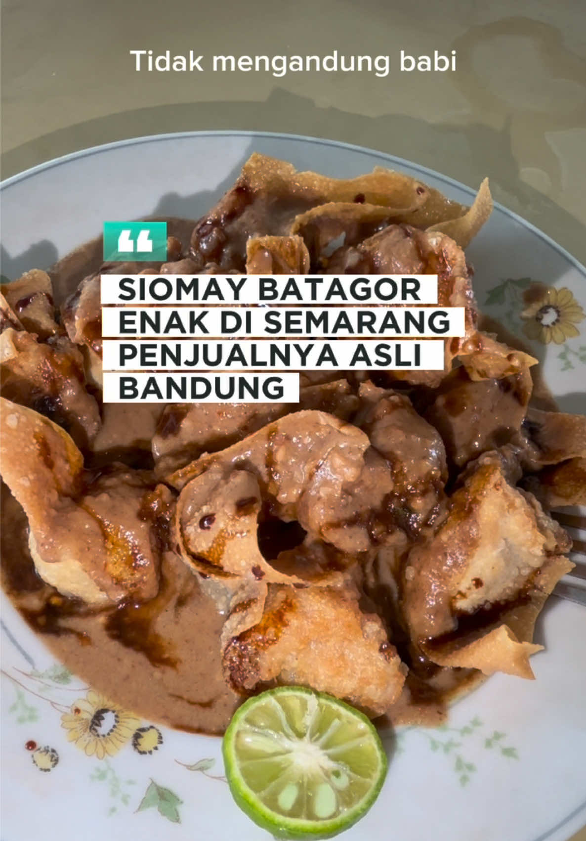 ASLI BANDUNG PENJUALNYA#tidakmengandungbabi Siomay Batagornya tuh lembut dan terasa dagingnya👍 Bumbu kacangnya juga pas ga kemanisan Harga juga affordable Cobain aja KEDAI KASUBI di Pujasera Pasir Mas , TanahMas. Semarang Hari biasa buka jam 09:09-14:00 Kalau hari Minggu sudah buka sejak jam 07:00 : : : #tatajalanjalan#kulinersemarang#makanansemarang#siomaybatagorbandung#batagorsemarang