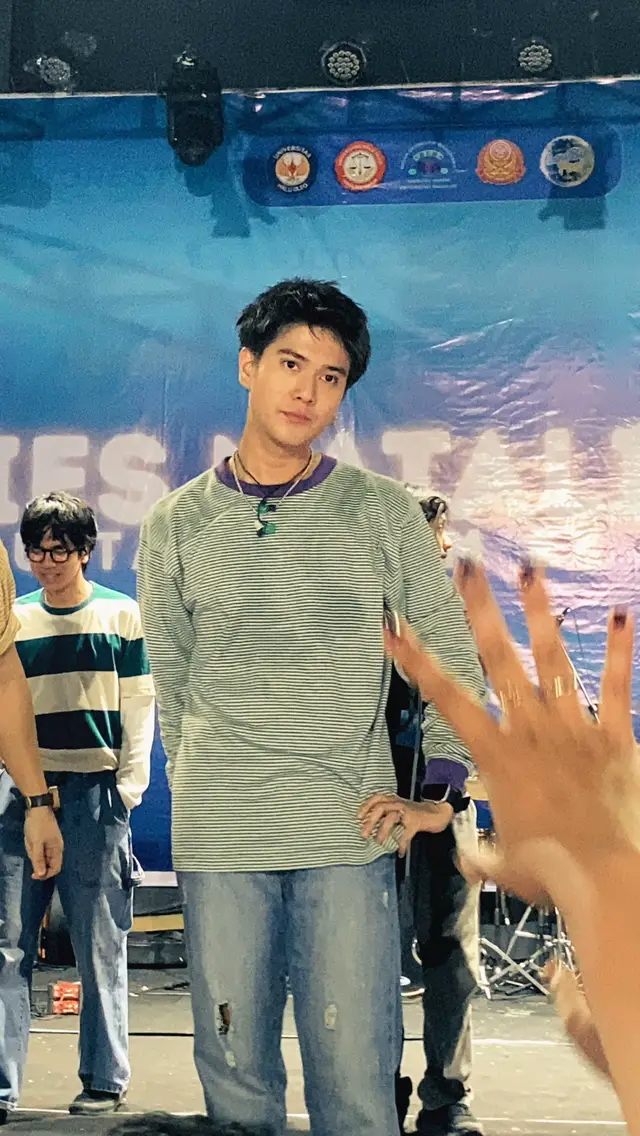 Mau nge arsip aja guys. Walaupun susah jadi mantan Sayang kalau di hapus soalnya ganteng banget. See you yahh 🥺🤣🤏🏻 #fyp #iqbalramadhan #baale #konser #kendari #masukberandafyp 