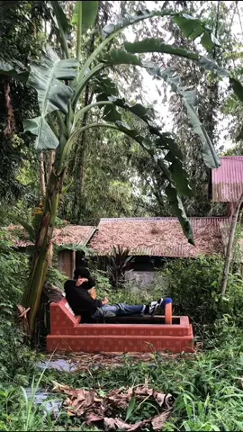 Hal yang paling aku benci adalah, bercerita kepadamu tanpa adanya sosok dirimu.. 8 agustus, Ini adalah tahun ke 8 tanpa adanya dirimu menemani dan membimbing kami disini, Paa?  Apa yang kau rasakan disana?  Apakah kau bahagia?  Atau sebalik nyaa?  Aku harap semua baik2 saja, aku akan selalu memberikan do'a yg terbaik untuk mu. Yaa sekarang banyak mimpiku yang terkubur, tpi tak masalahh, suatu saat nnti aku yakin aku bisa membahagiakan mama, saudara, dan keluarga ini, paaa, aku harap bayangan mu selalu ada di setiap episod-episod ku ini.. aku juga mengucapkan terimakasih kepada mama, abang, kakak, dan keluarga ini yang sudah mengantikan peranmu, mereka mengajarkan banyak hal tentang kehidupan,  paaa! walapun waktumu yang singkat menemani ku di dunia ini tpi aku tetap bersyukur memiliki sosok ayah seperti mu yang selalu mengajarkan tentang semua hal-hal baik.. bahagia lah kau di tempat mu semoga hal-hal baik dan indah selalu menyertaimu, sekarang tugas ku lah yang harus membahagiakan keluarga ini.