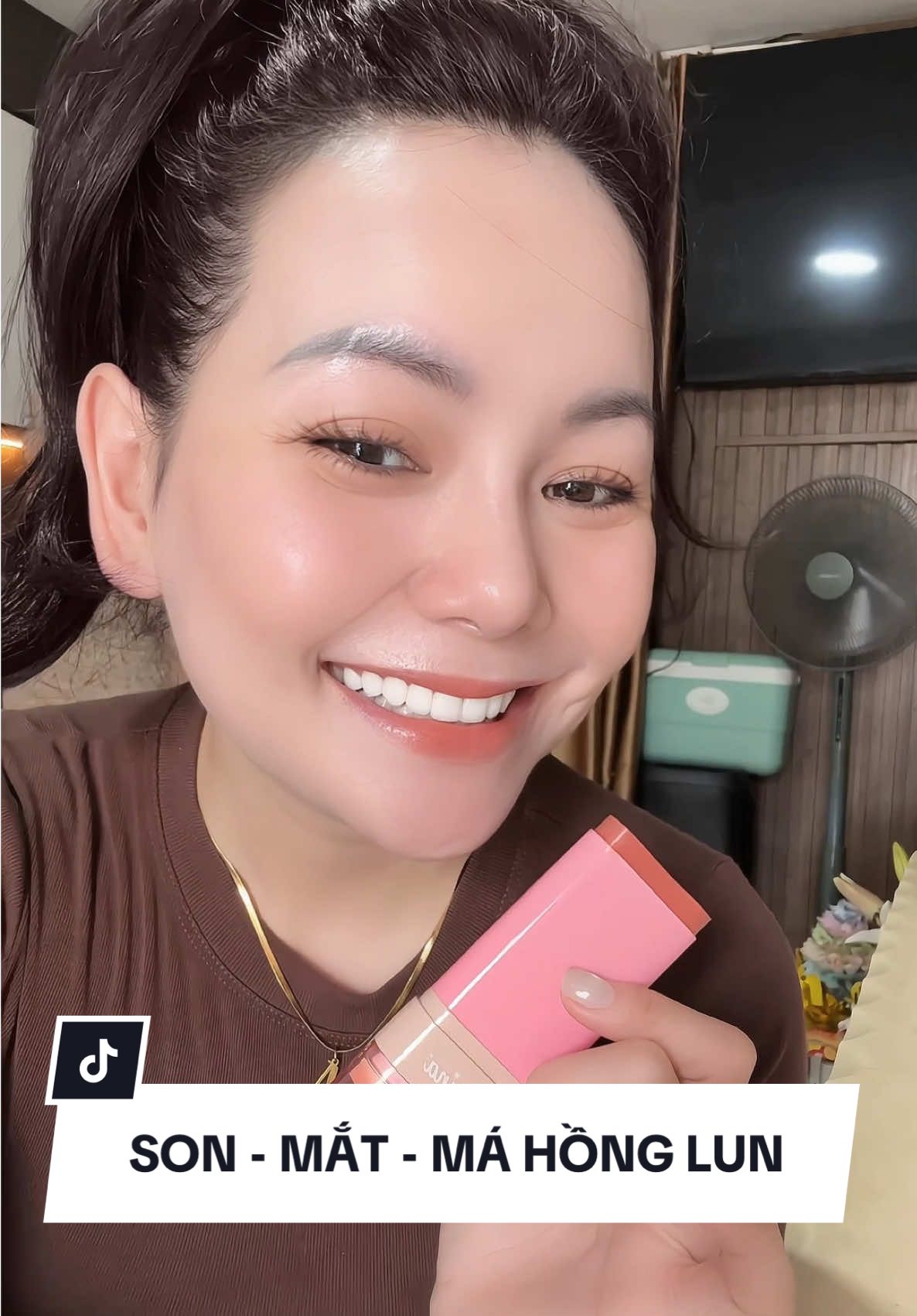 1 thỏi má hồng xài được cho 3 nơi quá tiện luôn nè mấy bà #luulyngoc88 #sonmoi #mahong #maumat #makeuptips 