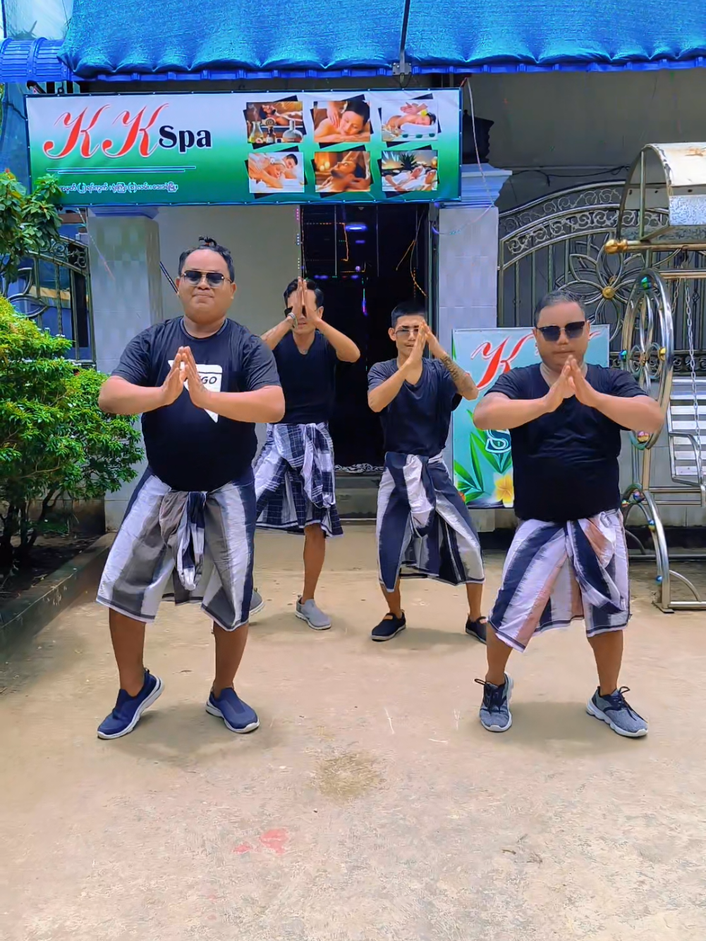 #.spa..ရှေ့မှာထောင်း..#ကျော်ကြီးကချစ်ပဲချစ်တက်တာနော်😘😘😘😘 #ဒေးဒရဲသားကြီးရဲ့ချစ်စရာကောင်းနေမူကြီး😂😂 #မြင်ပါများပြီးချစ်ကျွမ်းဝင်အောင်လို့😜🤗 #မင်းတို့ပေးမှ❤ရမဲ့သူပါကွာ😞😞 @Baby..လေး @TinlinaungDDy996 @aung zin @@kyawkyiddy..1 @ingyin😍😍 @ဒေးဒရဲသာလေး 