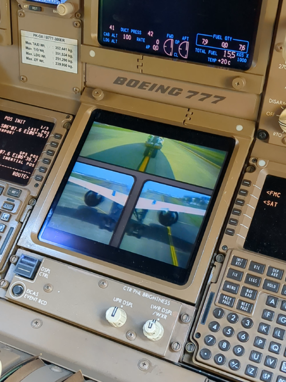 jalur pantura panas + bergelombang 🤭 . . . . . . . #aircraft  #aviationdaily  #airbus #boeing777  #garudaindonesia  #aviation 