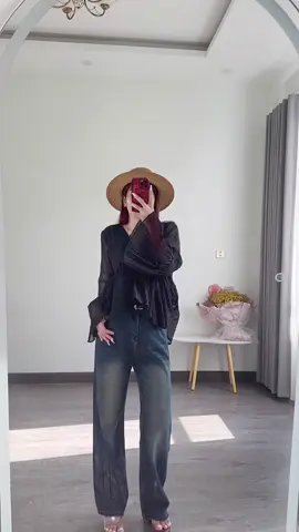 Phối đồ cùng chiếc quần jeans màu đậm trầm siêu hack dáng#jeansnu #jeansongrong #jeans #quầnnu #hhchou #xuhuong #trending 