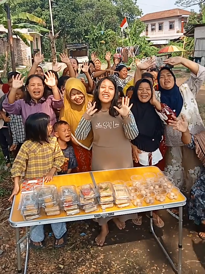 Trimakasih banyak bapa mamah hamidah, kemurahan hati keluarga besar bapa RAHMAT dn MAMAH HAMIDAH sangat berarti bagi kami dn bagi mereka yang membutuhkan. jazza kumullah khairon katsiran 🥰🥰😊😇#ahlisedekahkayaraya #live #semuaorang #harganyaserba5k #kecamatanciruas 