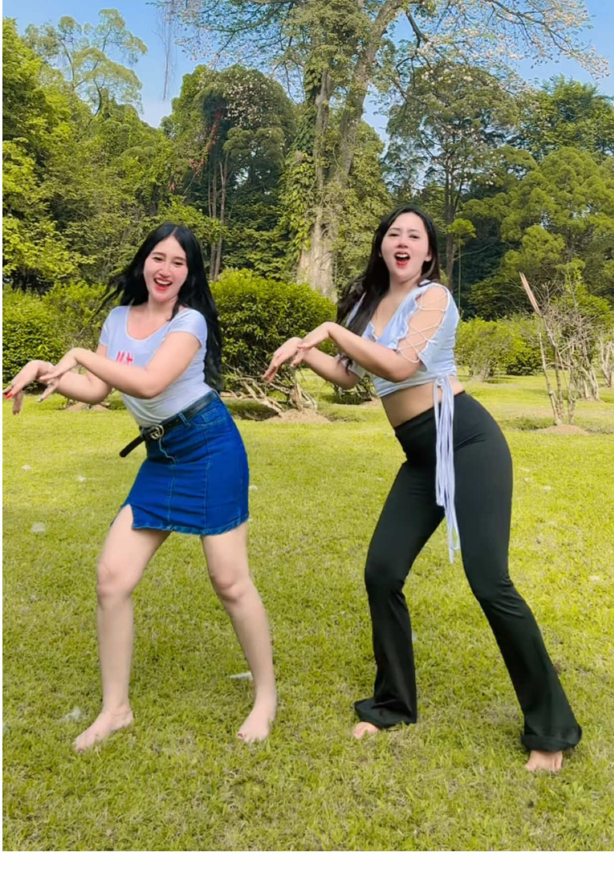 With my sister hobaaah in aja enak bet lagu inii @itsme tha.z 🥰😍❤️🫶#fouryoupage #kharismacehna #berandatiktok 
