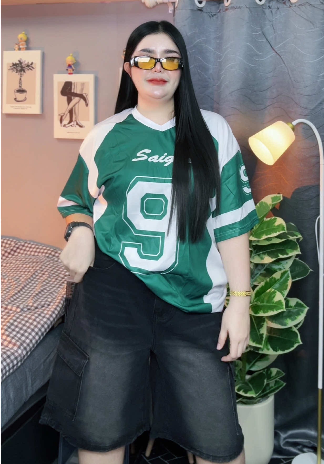 😎🤨#พิกัดเสื้อ 👉🏻(@มุกดา คนเท่ๆ)👈🏻#มุกดา #มุกดารีวิว #สาวเท่ #สาวอวบอ้วน #สาวอวบแต่งตัว #ยีนส์สาวอวบ #เสื้อกีฬา 