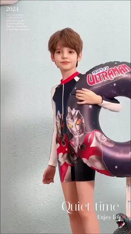 小男孩泳装拍摄😊😊