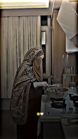 Queen of kitchen 🥹🤍👑 #azazedit_256 #1millionaudition #lovestory #loves #foryou #fypage #viralvideo #fypシ゚viral #foryoupage 