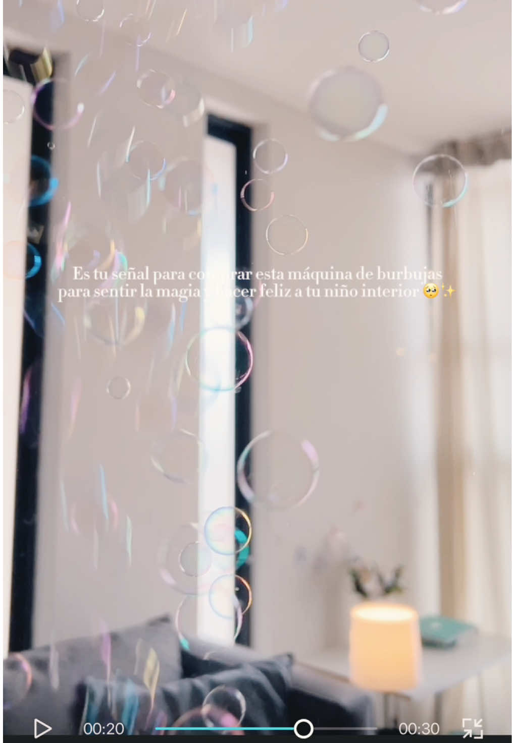 Debo decir que no solo los niños están contentos con esta compra? 🥰😍✨ Es lo máximo ❤️ Imagínense lo genial que sería usarlo en un cumpleaños, una boda o una sesión de fotos con tantas burbujas, magia 🥺🥰 #bubblemachine #maquinadeburbujas #maquinadeburbujasparaniños #burbujas #girlythings #girlytok 
