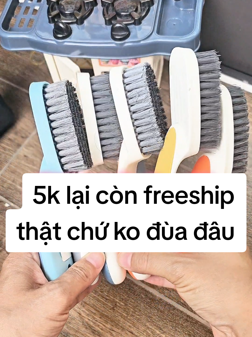 bàn chải chà giày dép, chà được đủ thứ mà chỉ có 5k lại freeship nữa hời quá #giadungduyenhong #xuhuong #review #banchai #banchaichagiaydep @Gia Dụng Duyên Hồng @Gia Dụng Duyên Hồng @Gia Dụng Duyên Hồng 