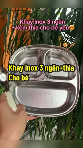 Khay inox 3 ngăn có kèm thìa dành cho bé trong giai đoạn ăn dặm và chia phần cơm cho bé với hình thú vô cùng dễ thương ạ Bộ sản phẩm bao gồm: 1 khay inox 3 ngăn và  1 thìa inox có tay cầm rất chắc chắn Trọng lượng rất là nhẹ, dễ cầm nắm Kích thước nhỏ gọn rất phù hợp với các bé. Làm bằng Chất liệu: Inox 304 cao cấp, an toàn, chống gỉ, không độc hại và rất dễ vệ sinh Cố  Cấu tạo: 2 lớp cách nhiệt, giữ nhiệt tốt, bảo vệ bé khỏi bỏng. * ﻿﻿Thiết kế: Độ sâu vừa phải, giúp bé dễ xúc đồ ăn * ﻿Chất liệu: Inox 304 dày dặn, bền chăc, không chứa BPA, không mùi nha *  #khayinox3ngan #khayandaminox #khayandam #khayinox 