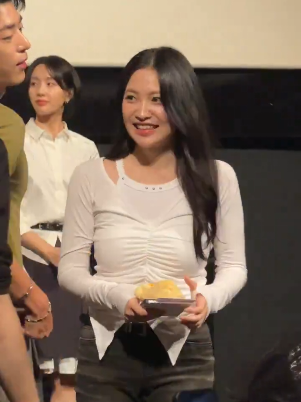 punggung yerim keknya sakit lagi🥺 thanks banget buat chanhyeong donghyun udah bantuin yerim buat berdiri, gws sayangku #yeri #kimyerim #leechanhyeong #suhdonghyun #theghostgame #fyp #foryou 