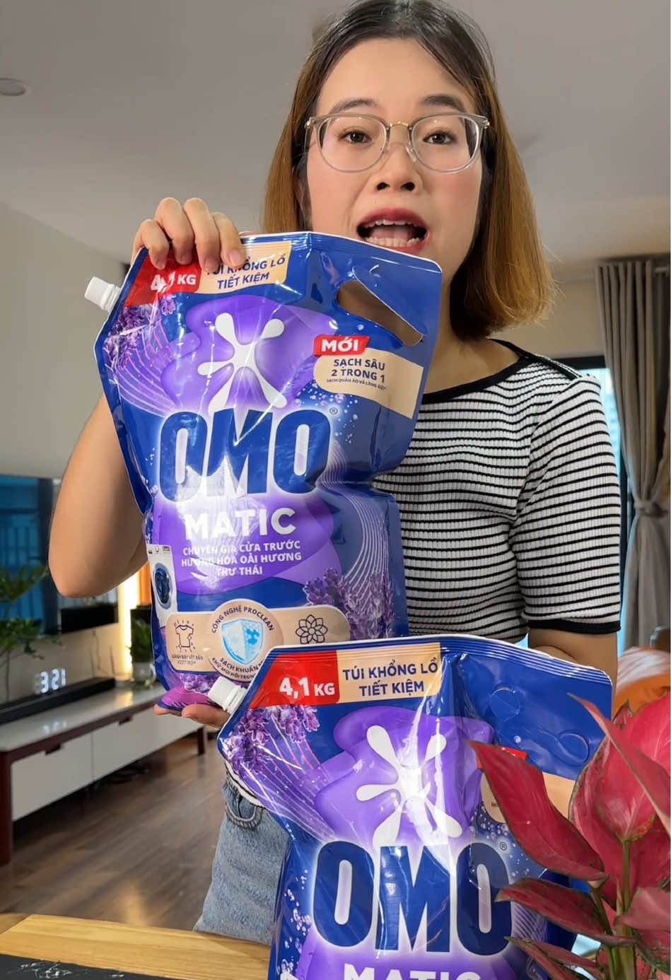 Combo 2 túi nước giặt Omo chưa đến 450k, giá có thể thay đổi khi hết khuyến mãi, săn trong giỏ hàng nha #kimthanhday #nuocgiatomo #xuhuong 