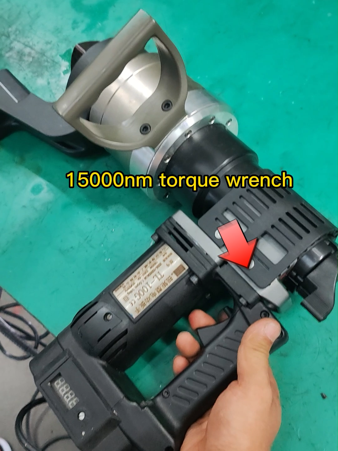This torque wrench is so user-friendly, it automatically tightens the bolts.