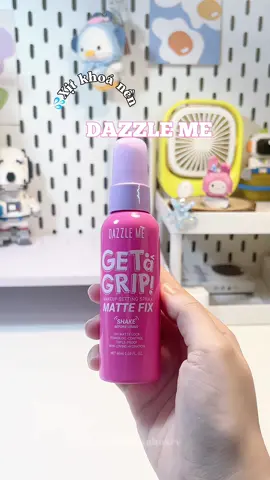 💦Xịt khoá nền Dazzle Me 🌸 zá hssv mà dùng siu okla 🫶🏻 #dazzleme #xitkhoanenmakeup #xitkhoanen #review #reviewlamdep #goclamdep #xhtiktok #fyp #muataitiktok #viral 