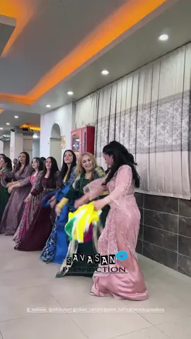 Yüksekova düğünleri  #tekçedüğünsalonu   #hakkariyüksekova #keşfetteyizzz #hakkari #kurdish #halaysevenler #wedding #halaybaşı #kurdishgirl #beniönecikart #weddingday #aşiretdüğünü #beniöneçıkart #kurdish  #fypシ゚ #aşiretdüğünü