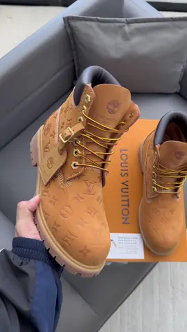 #mensfashiontips #menfashion  #sneakers #sneakerhead #OOTD #fashiondesigner #ootdfashionstyle #streetwear #outfitidea #fashiontiktok #luxurylife #fyp #styletips #mensstyle #xyzabc 