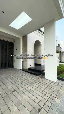 Gaji 10 juta/bulan mendingan lupain aja rumah ini, setuju? 😅 📍Alam Sutera Start 16M Type: 12x26 & 12x30 14x26 & 14x30 2 lantai full marble & private lift Design american classic dengan sentuhan fasad marmer Info janjian survey: Yesaya Immanuel - 081181207273