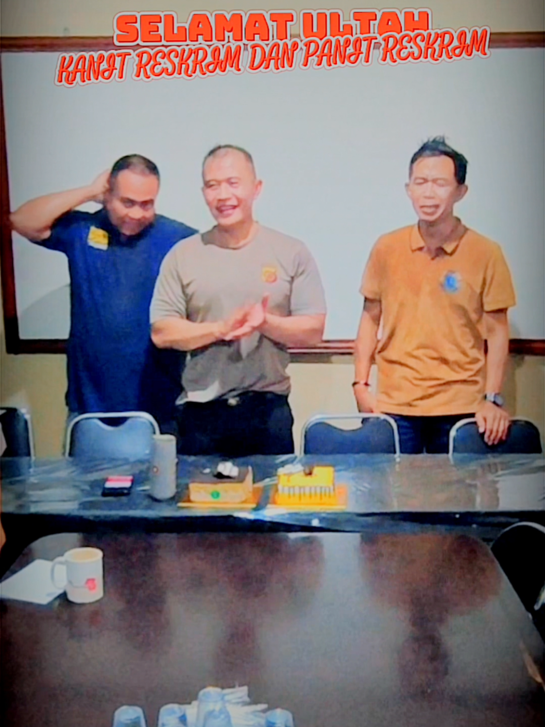 Kebersamaan Kapolsek Sukajadi dan Jajaran Rayakan Hari Ulang Tahun Kanit Reskrim dan Panit Reskrim.  alAtas nama Pimpinan, Jajaran dan keluarga besar Polsek Sukajdi mengucapkan selamat ulang tahun Kepada Kanit Reskrim dan Panit Reskrim :  Semoga terus sehat, panjang umur dan senantiasa bekerja dengan semangat yang gigih dikesatuan POLRI dengan semangat Presisi dan terus mengabdi untuk Masyarakat dan Negara.  #ultah  #hbd 