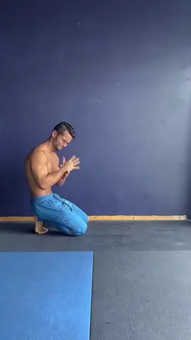 Let's talk wrists 🤕👐💡 Train them smart, build resilience, and avoid unnecessary setbacks. Follow @inspo.calisthenics for more! Credit: gabosaturno 🎞 Edit by: fabiandiaz_sm #wristhealth #calisthenicsform #injuryprevention #bodyweightrecovery #mobilitytraining