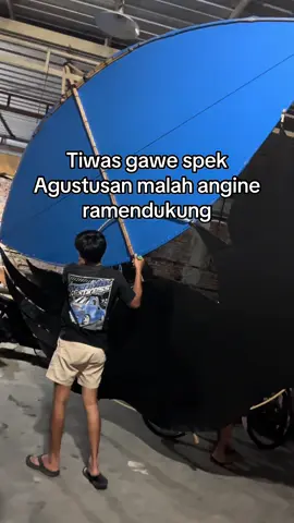 Angine kok mampet kang😩  #layangan #layanganputus #pelayangsukoharjo #pelayanggk #musimlayangan2025 #sendarenhoreg #ramram #ramramanbanyuwangi #ramramanempet #pelayangbanyuwangi #pelayangindonesia #pelayangbali 