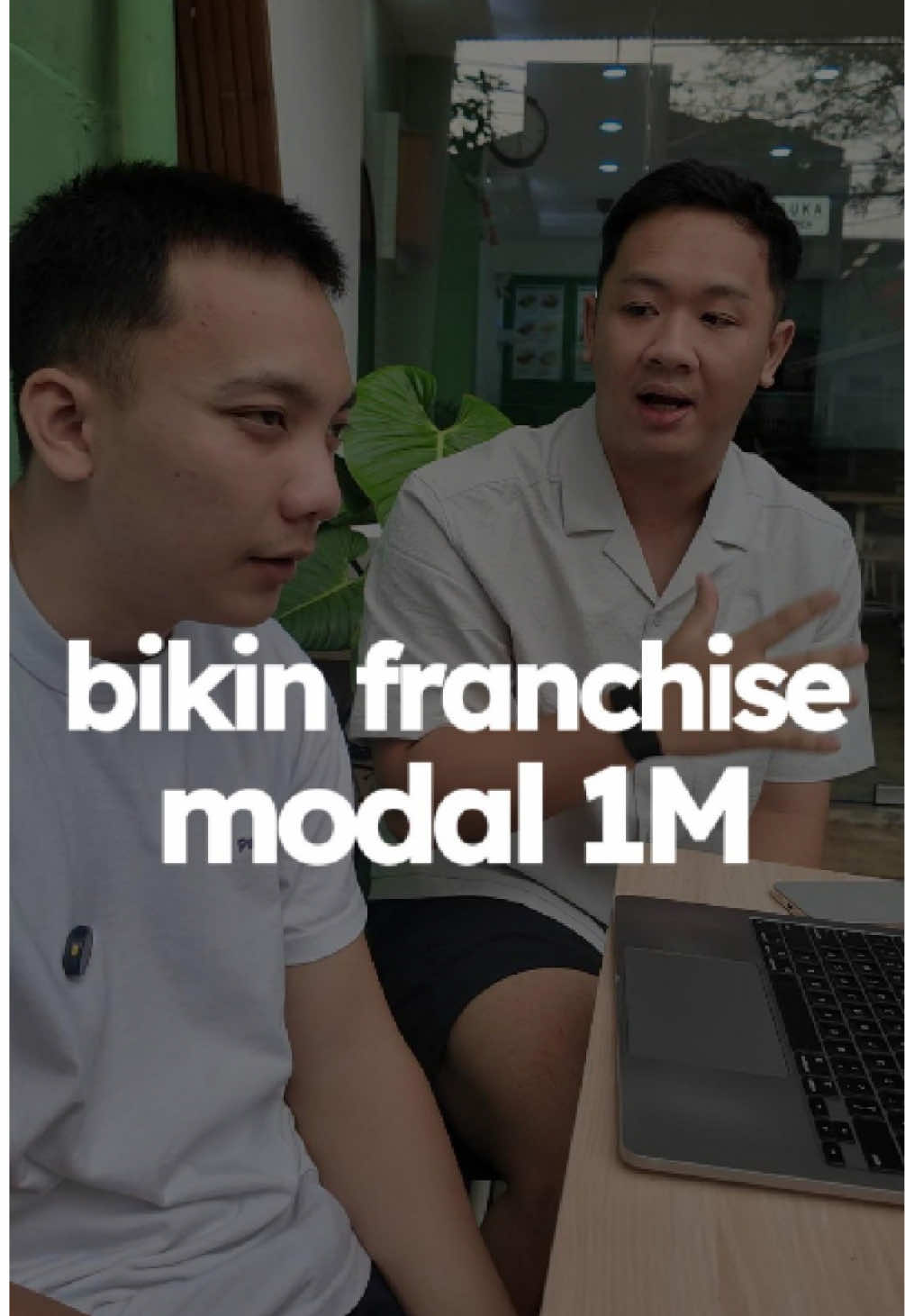 Kali ini kita bahas salah satu opsi franchise dengan modal 1M 💰 kalo penasaran itung-itungannya bisa tonton sampe abiss yaa dan buat yang kepo sama kemitraan Nduo Sushi 🍣 bisa langsung dm aja di @Kemitraan Nduo Sushi  *tapi ingett jangan lupa survei dan riset dulu ke lapangan yee ✌️ Disclaimer: 1.⁠ ⁠Bukan rekomendasi + Hitungan kasar (DYOR) 2.⁠ ⁠⁠Asumsi revenue harian 5jt 3.⁠ ⁠⁠Diluar pajak, izin, dll Next kita bahas franchise modal brp juta yaa? 🤔
