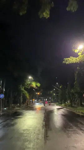 malam yang tenang sehabis hujan #malangvibes #semuatentangmalang #malang24jam #malangraya #kotamalang #malanghits #foryou #fyppppppppppppppppppppppp 